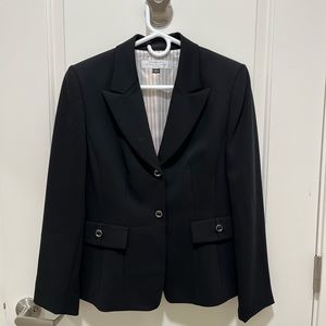 TAHARI Arthur S. Levine suit women petite 8P